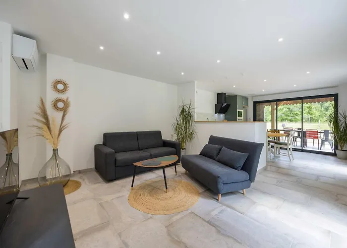 Semesterbostad De Lamourelle Lacquy