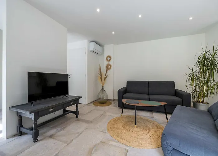 Semesterbostad De Lamourelle Lacquy